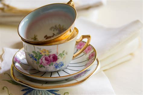 Bone China vs. Porcelain: What’s the Difference, and Which。